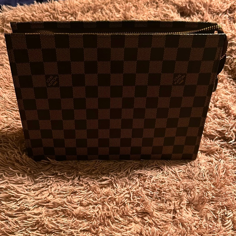 LV Poche